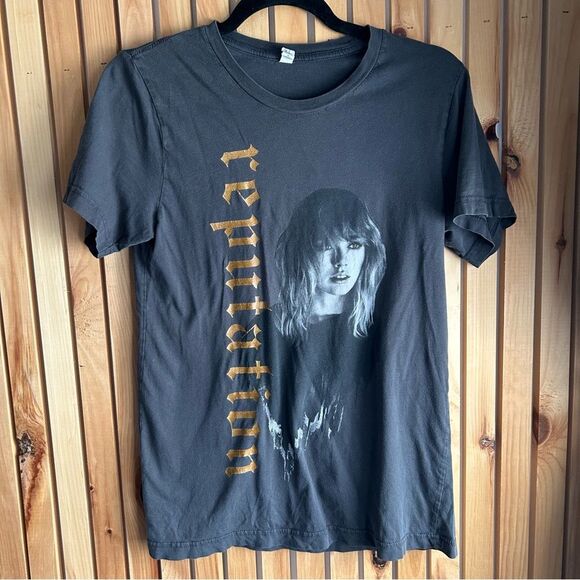Taylor Swift Reputation 2018 Stadium Tour T-Shirt Merch Size Small - Picture 1 of 7